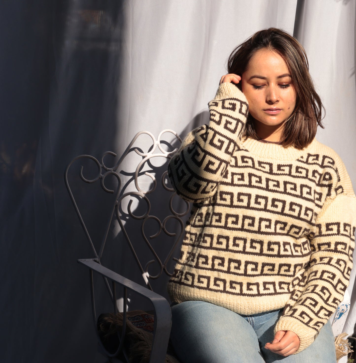 Align Earth Polygon Loop White