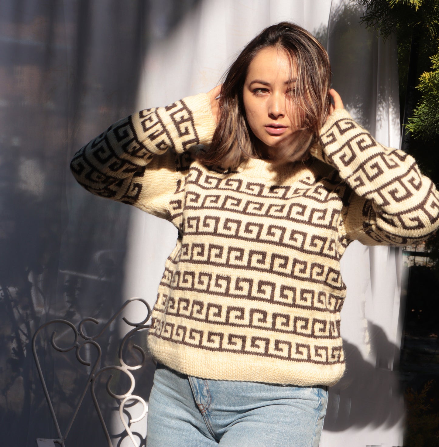 Align Earth Polygon Loop White