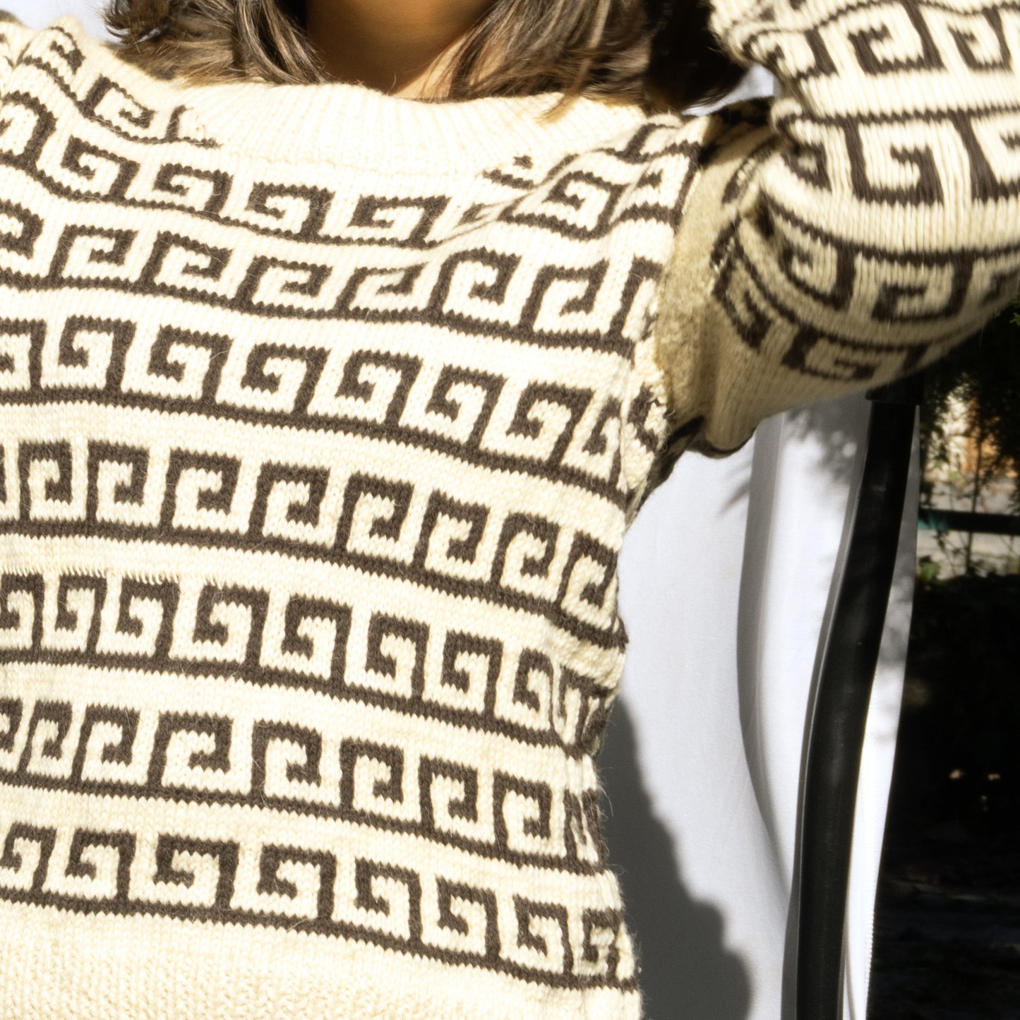 Align Earth Polygon Loop White